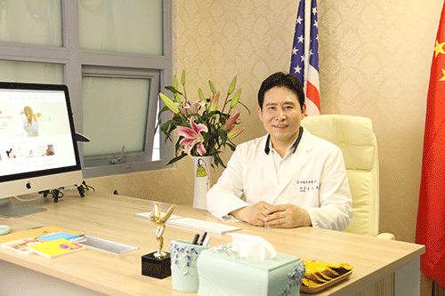 尹虎珠院长在深圳体验接待中心办公室