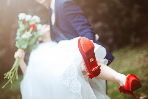 被抱起来的新娘