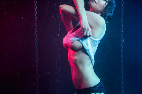 雨中的性感女孩